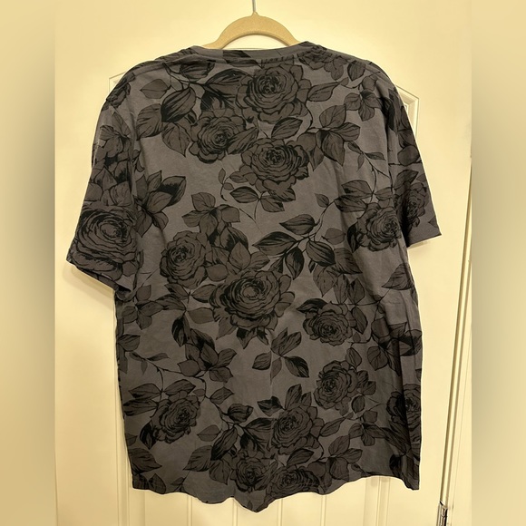 Abercrombie and Fitch XL floral black tee shirt - new - Picture 2 of 2